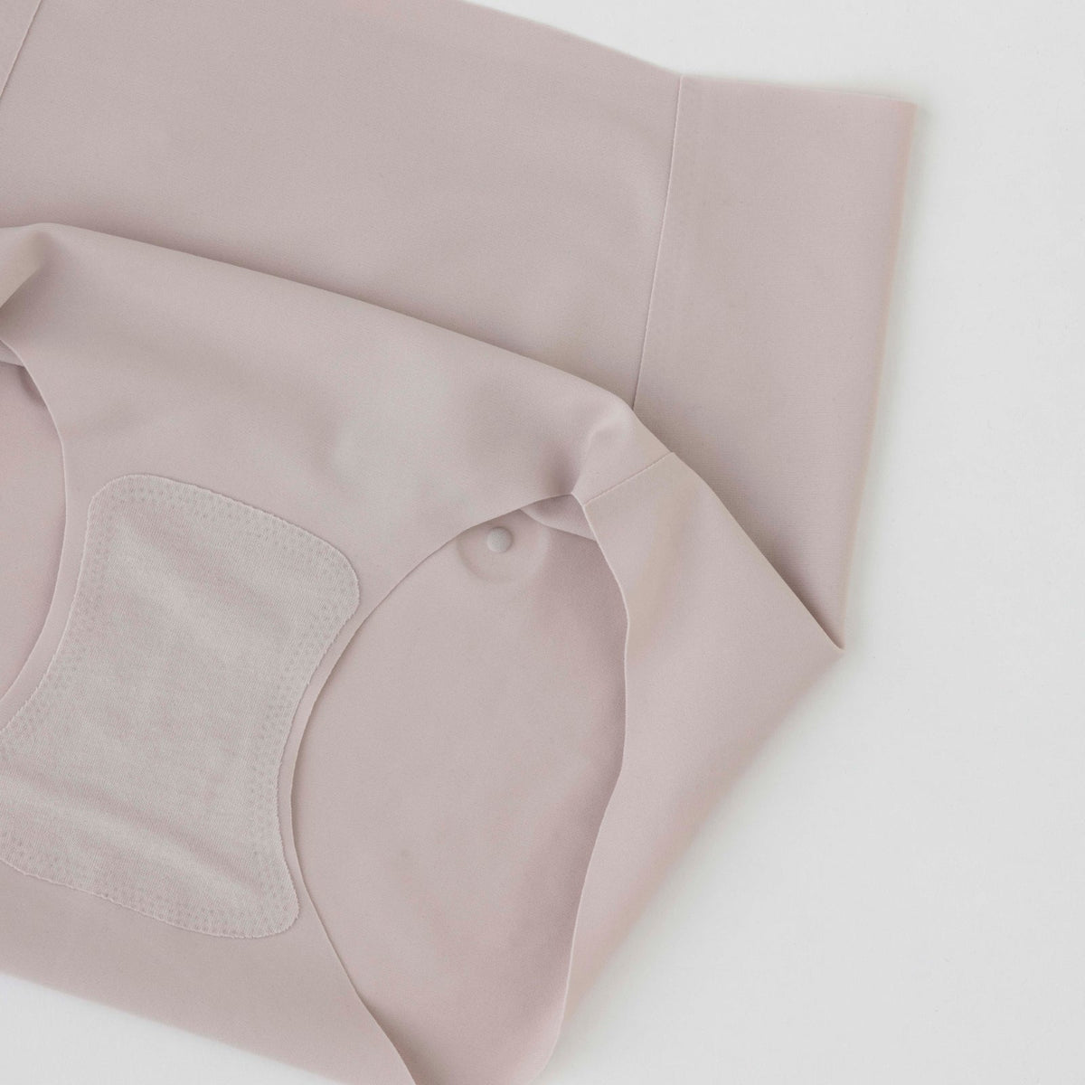 ピップエレキバンコラボ【管理医療機器】腰こりらっくすSEAMLESS　無縫製ショーツ - LECIEN ルシアン
